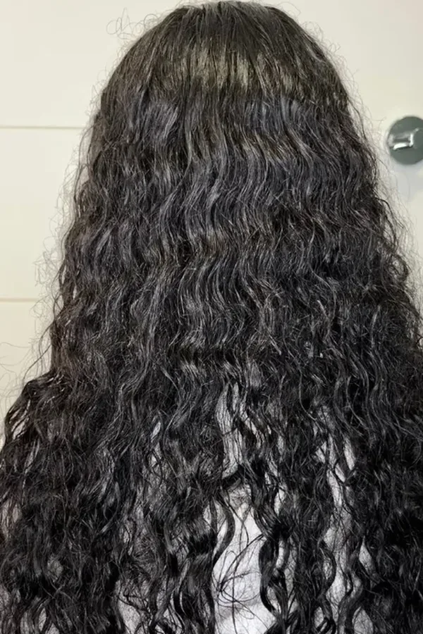 Cabello muy rizado antes del alisado