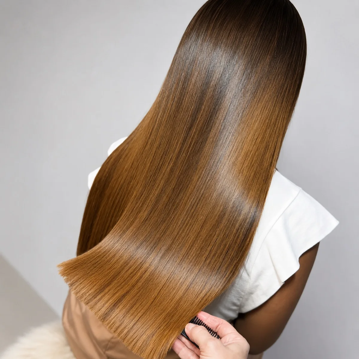 Cabello largo, liso y con brillo